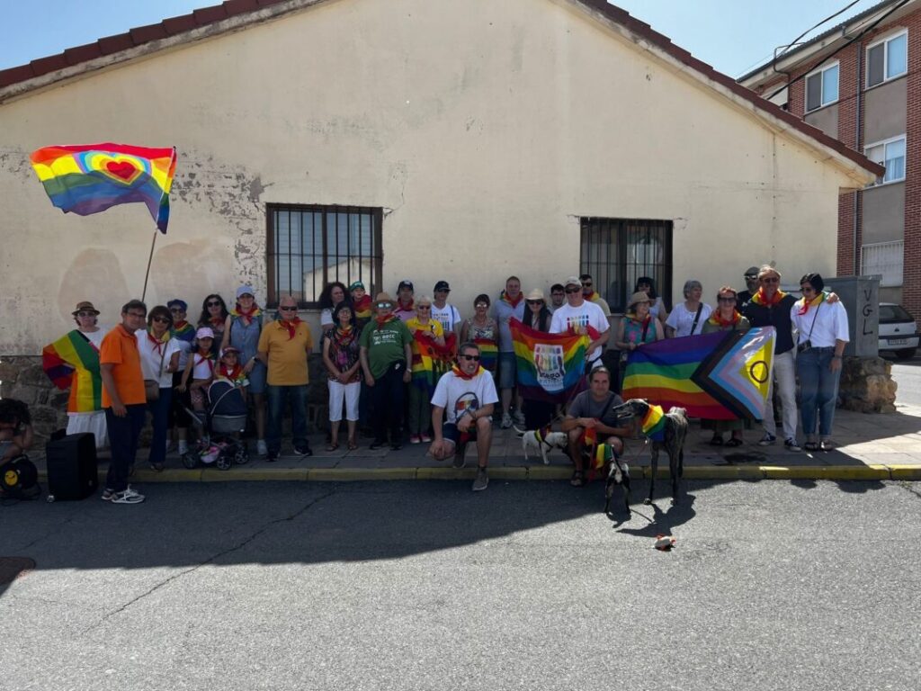 pueblo de Segovia luce colores LGTBIQ+