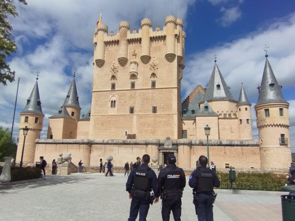 Por qué hay policía francesa en Segovia