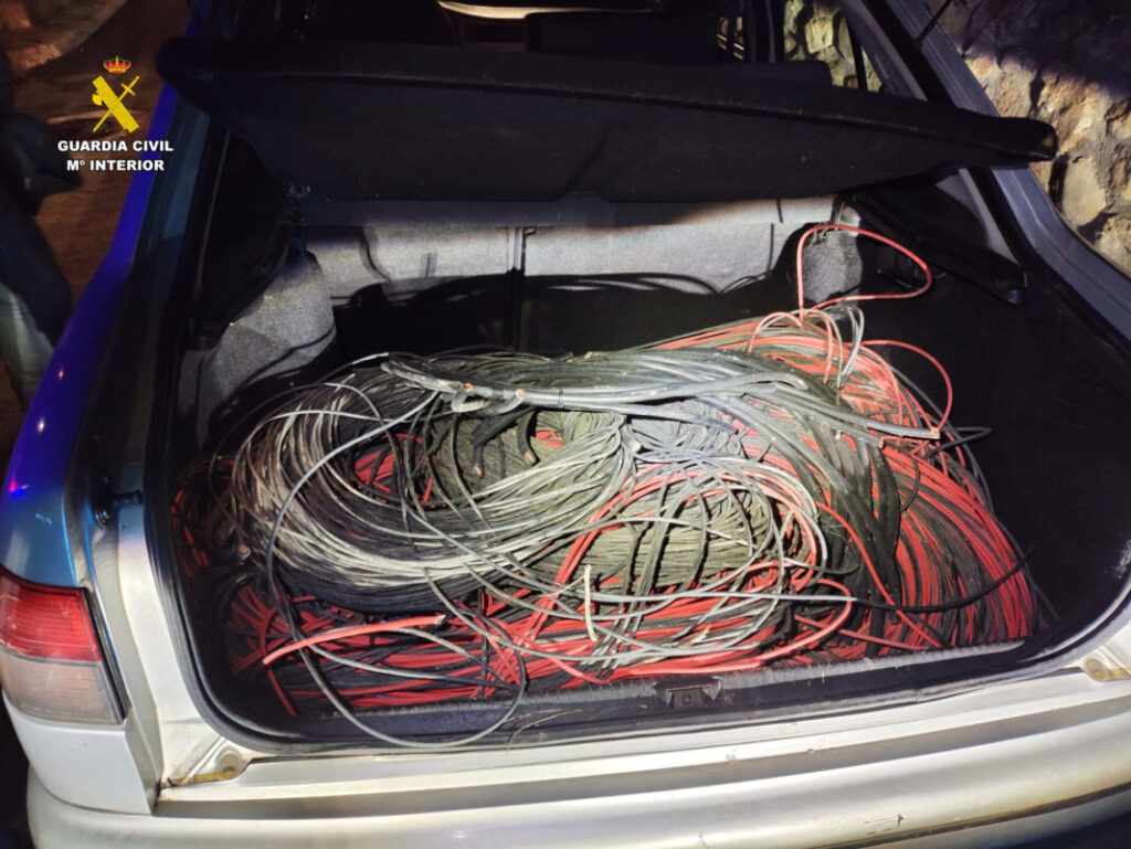 detenido y dos investigados