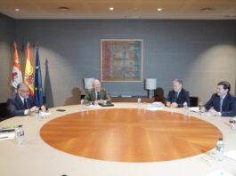 PP y Vox inician las negociaciones con el programa como prioridad, pero sin fecha de cierre