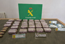 Auxilian a un hombre con hipotermia en Otero de Herreros y descubren más de 14 kilos de drogas en su coche Vehículo más de 14 kilos de hachís