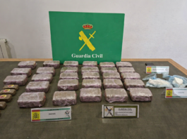 Auxilian a un hombre con hipotermia en Otero de Herreros y descubren más de 14 kilos de drogas en su coche Vehículo más de 14 kilos de hachís