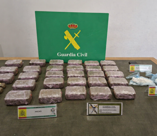 Auxilian a un hombre con hipotermia en Otero de Herreros y descubren más de 14 kilos de drogas en su coche Vehículo más de 14 kilos de hachís