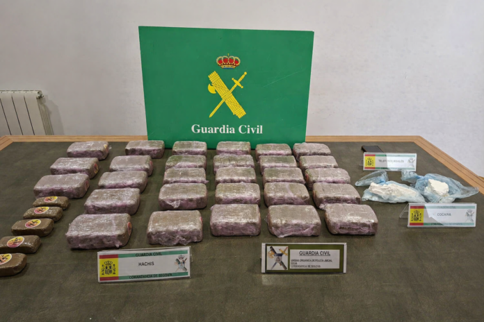 Vehículo más de 14 kilos de hachís