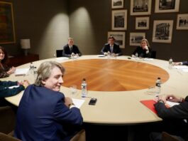 Diálogo abierto, pactos lejanos