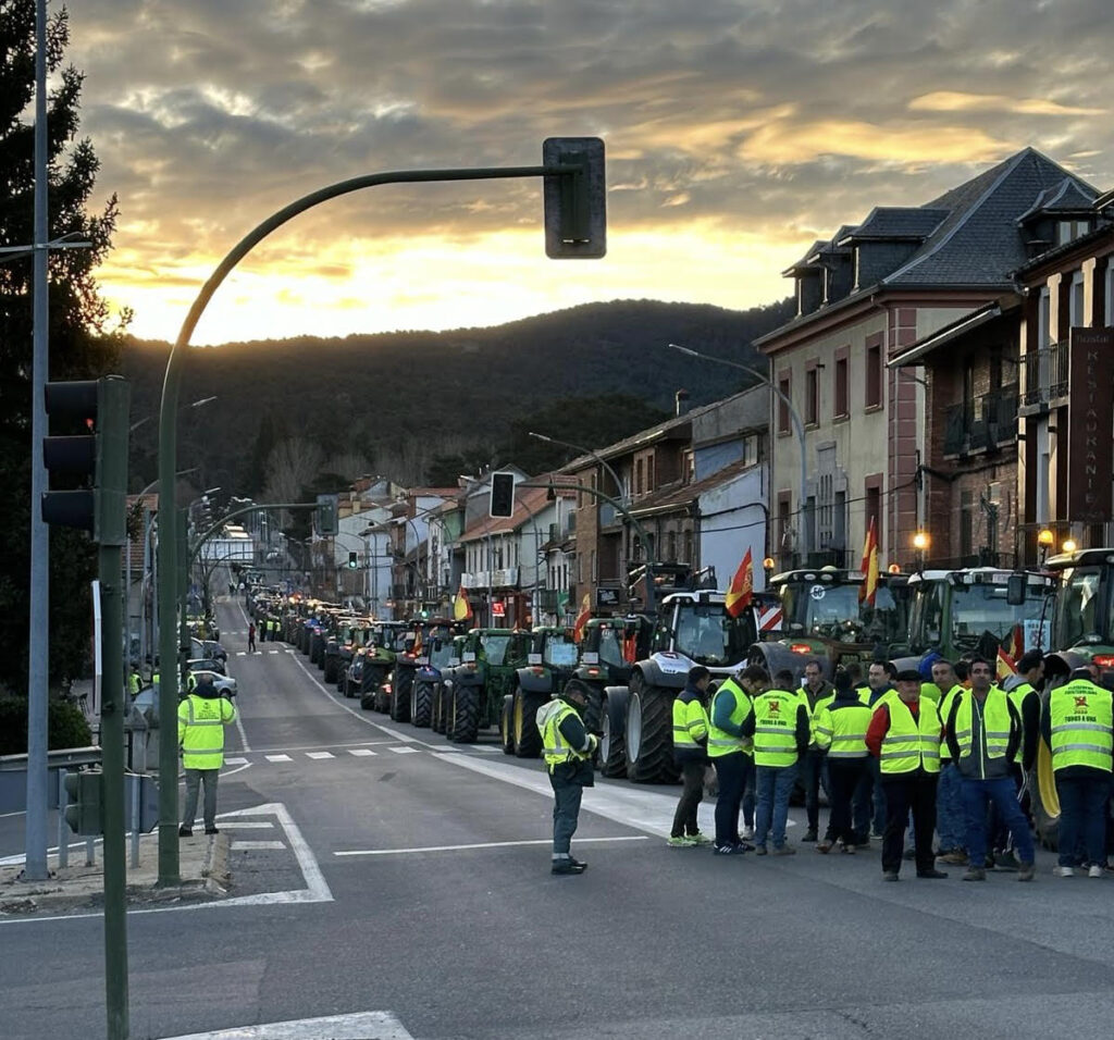 Tractores entre Segovia y Madrid