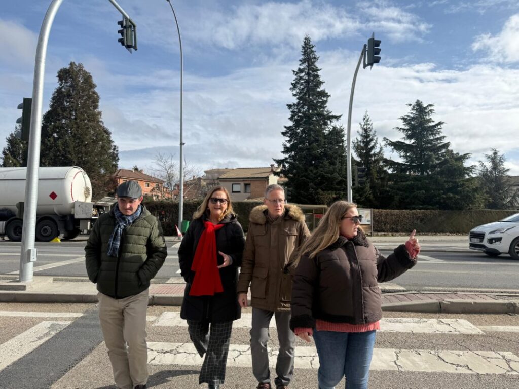 Visita al nuevo semáforo de Torrecaballeros
