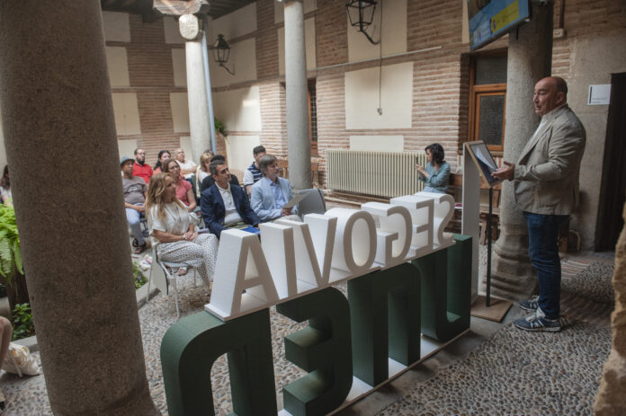 Curso comunicación verbal y no verbal en Segovia Diputación y UNED