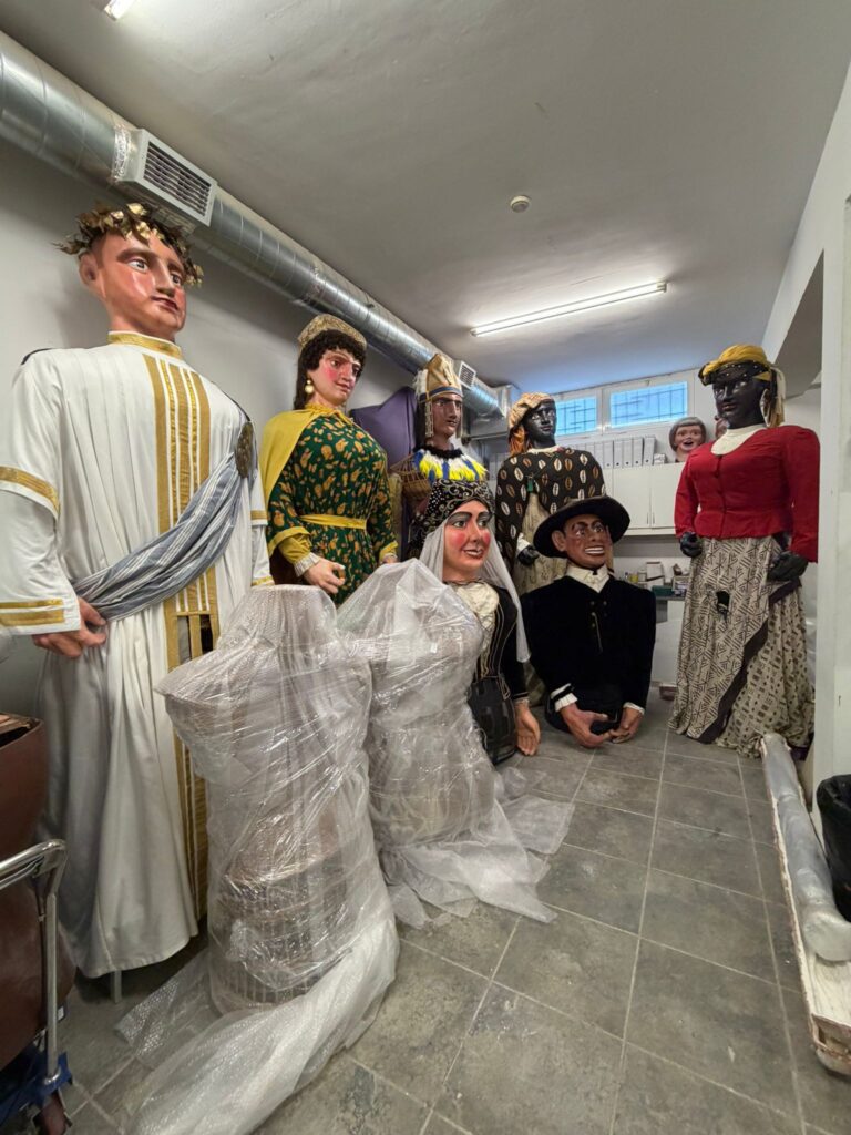 Reparación Gigantones de Segovia