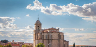 La “Catedral de la Sierra” se alza en un pueblo de Segovia