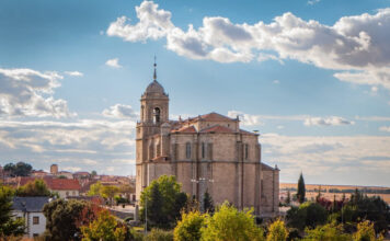 La “Catedral de la Sierra” se alza en un pueblo de Segovia