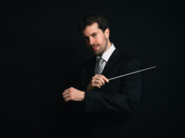 El director segoviano José Luis López Antón lleva la zarzuela hasta Lituania