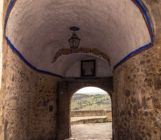 El pueblo de Segovia de una sola puerta