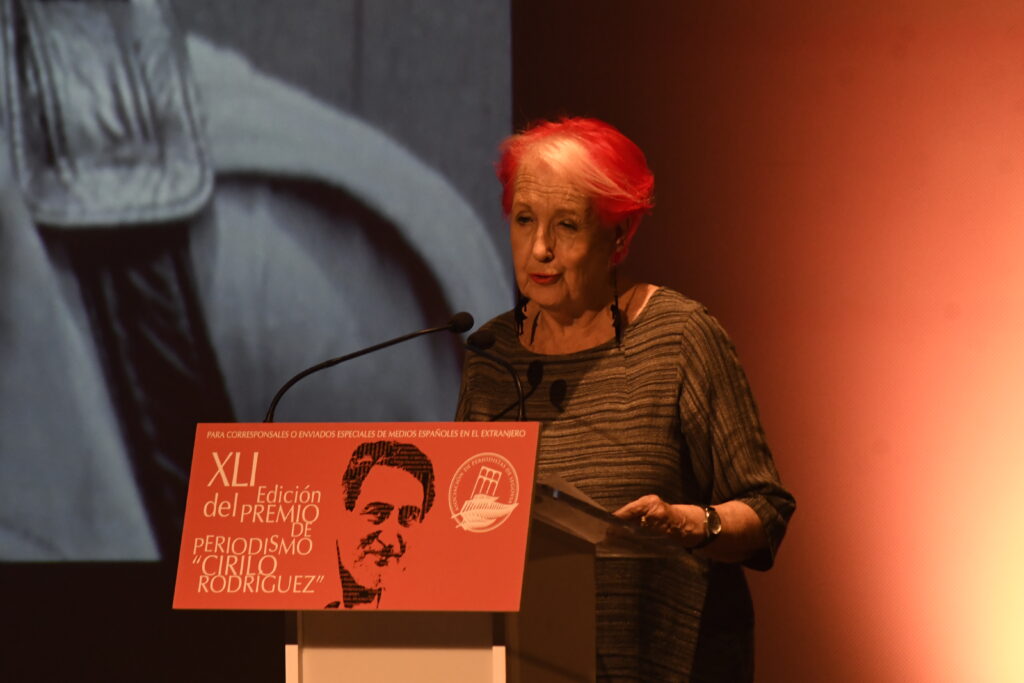 Acto de entrega del galardón del XLI Premio de Periodismo ‘Cirilo Rodríguez’. Asisten el presidente de las Cortes, Francisco Vázquez, y el alcalde de Segovia, José Mazarías
