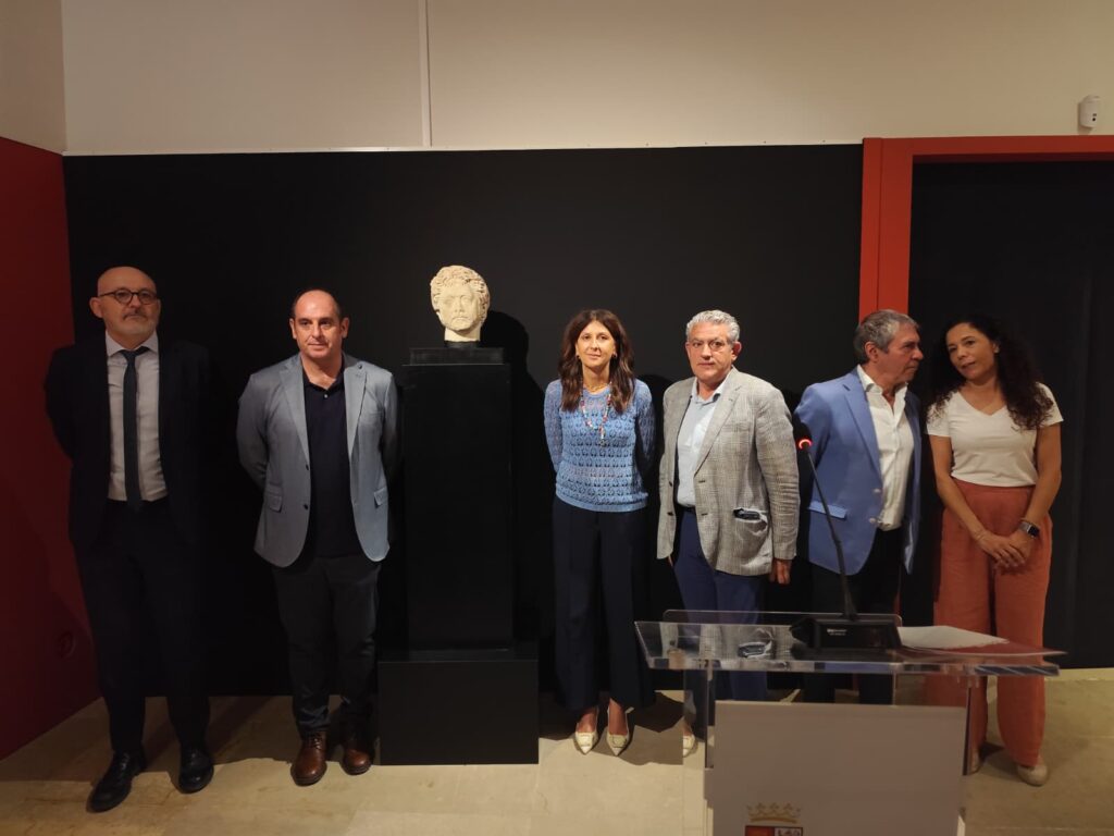 Presentacion busto romano Galieno en el Museo de Segovia