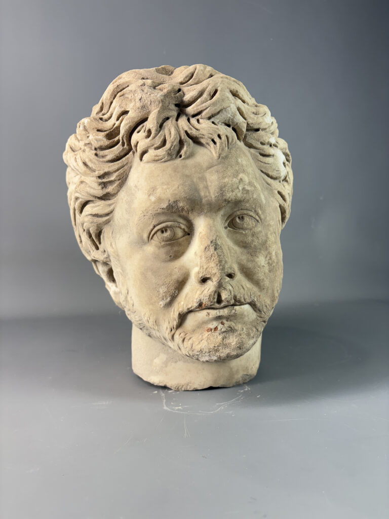 Presentacion busto romano Galieno en el Museo de Segovia
