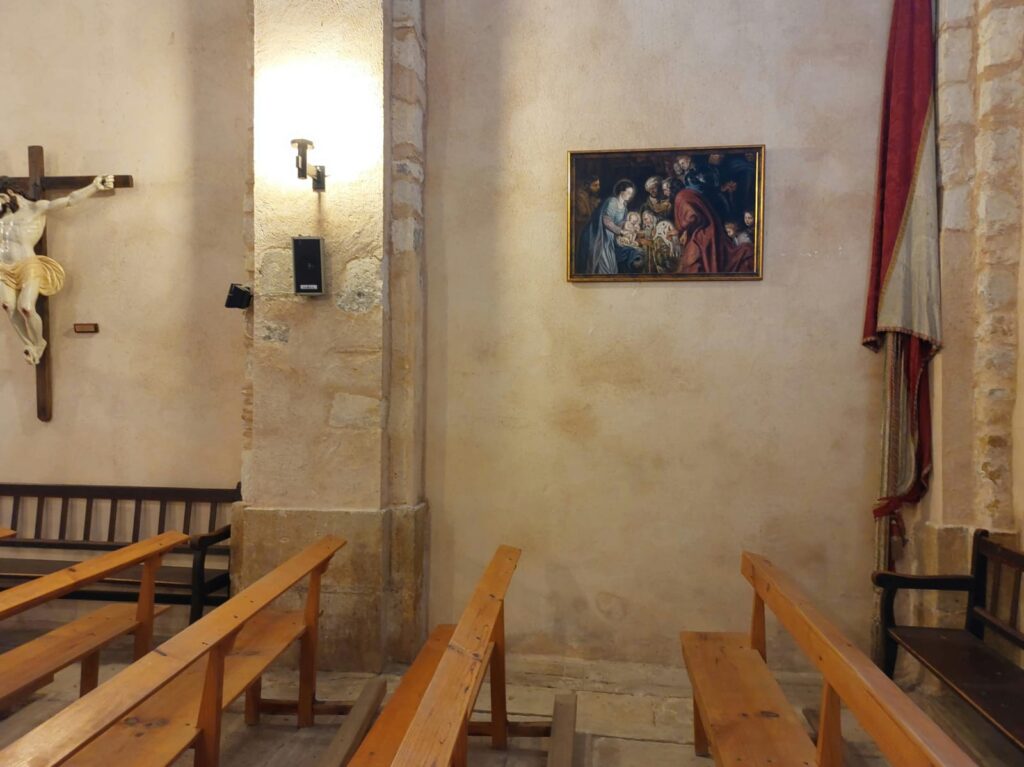 El artista Jesús Herranz Gómez ha donado un cuadro para la iglesia de su pueblo, la localidad segoviana de Adrada de Pirón.