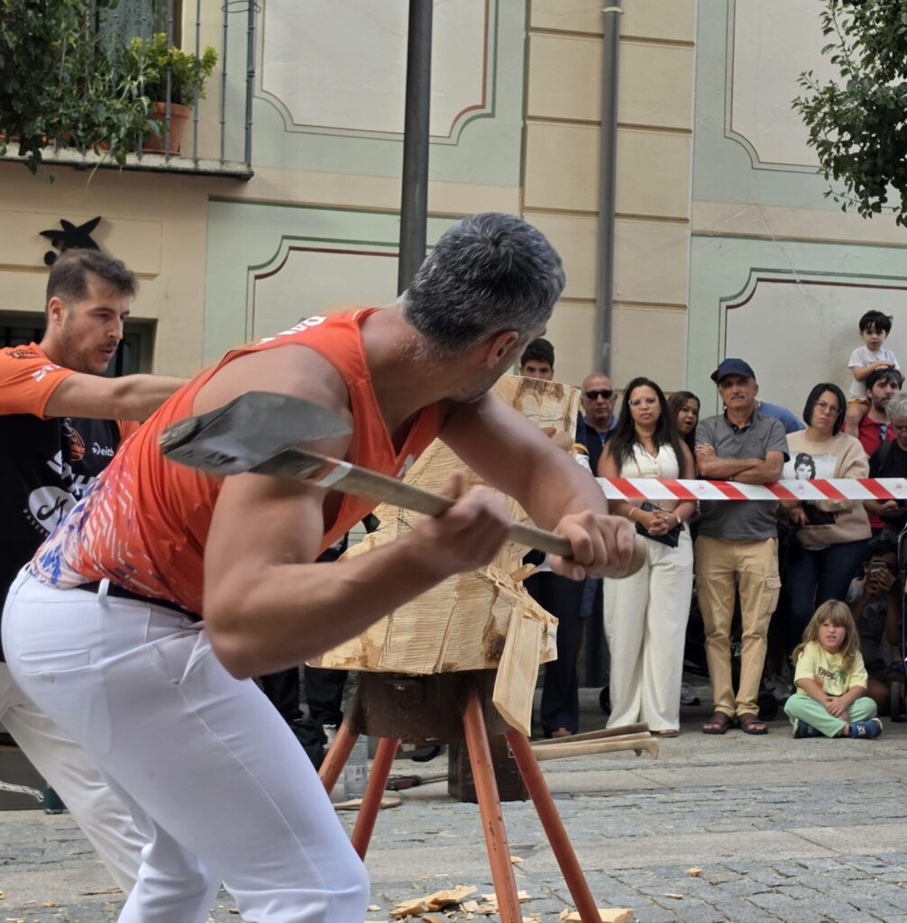 Exhibición corta de troncos en el Real Sitio de San Ildefonso IMG/Club de Cortadores de Valsaín