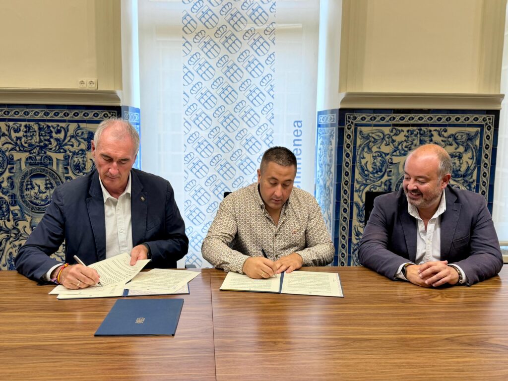 Firma convenio AJE NP Ayuntamiento de Segovia