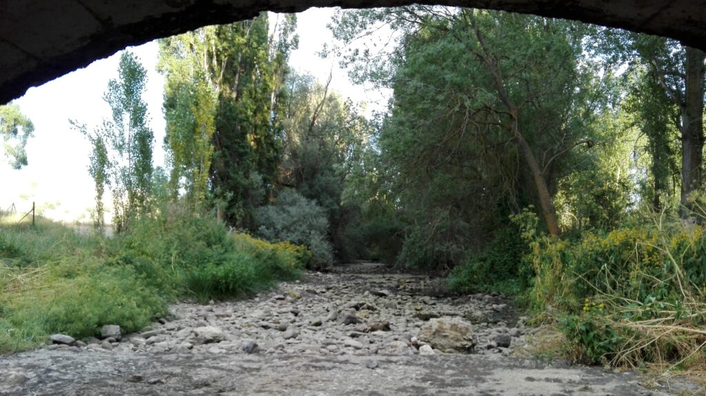 Desecación Río Moros por el embalse privado de la urbanización de Los Ángeles de San Rafael